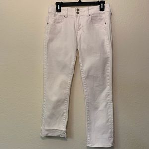 AE White “Artist Crop Stretch” Capri Jeans